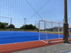 コーン倒しから練習スタート＠キッズサッカー