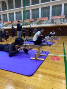 実るほど頭を垂れる稲穂かな